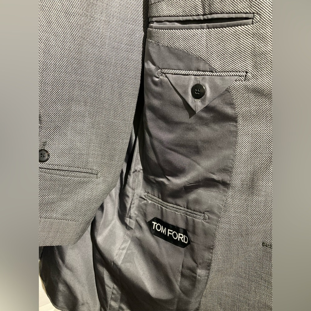 TOM FORD classic medium gray peak lapel 2 piece suit 40 50 - Picture 6 of 11